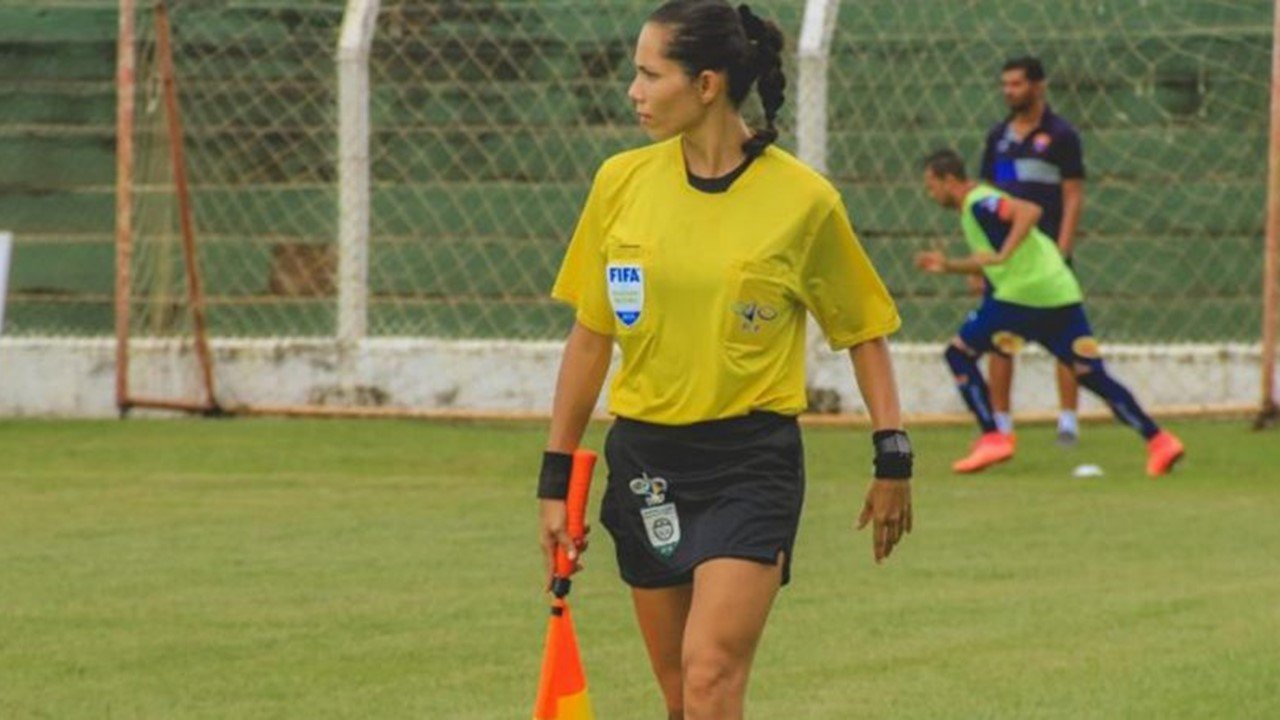 Árbitra assistente do DF é escalada para a estreia da Copa do Mundo